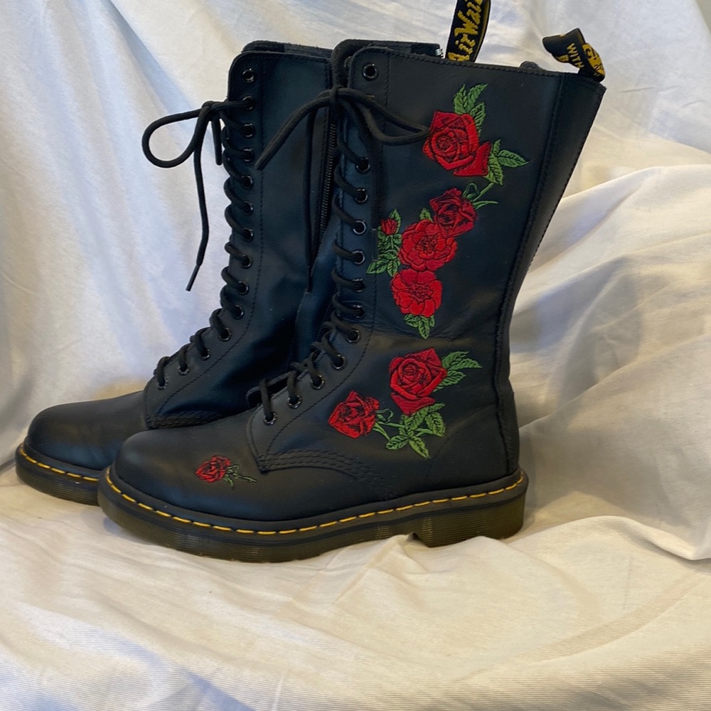 Doc Martens Vonda rose 14 eye lace-up boots